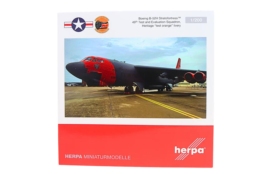 HE573726_4_herpa_b52_49th_test_airplane_model