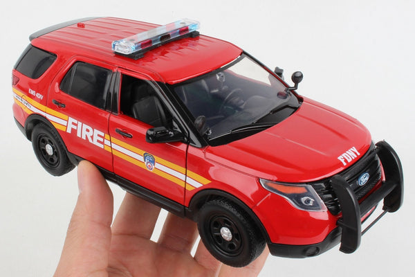 NY71736 FDNY Ford SUV 1/24 Scale